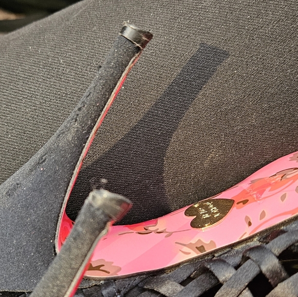 Betsey Johnson lattice design heels - Picture 2 of 9